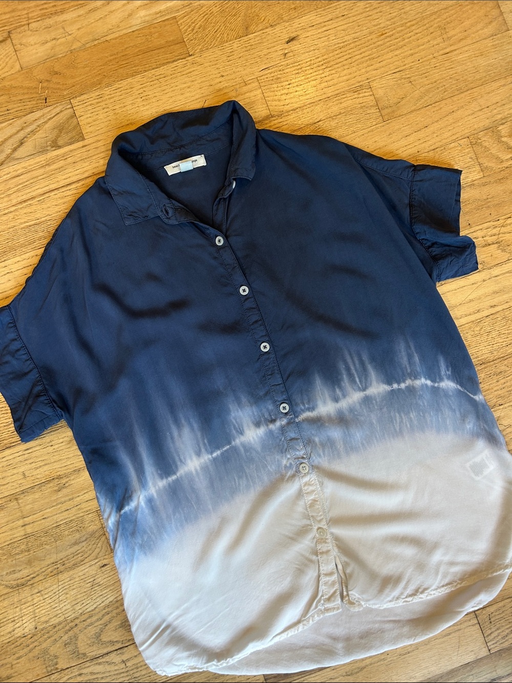 beachlunchlounge Navy to Cream Ombre Button-Down Shirt - Picture 2 of 7